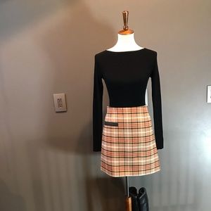 Tory Burch Mini skirt, NWT sz. 2 perfect for fall!